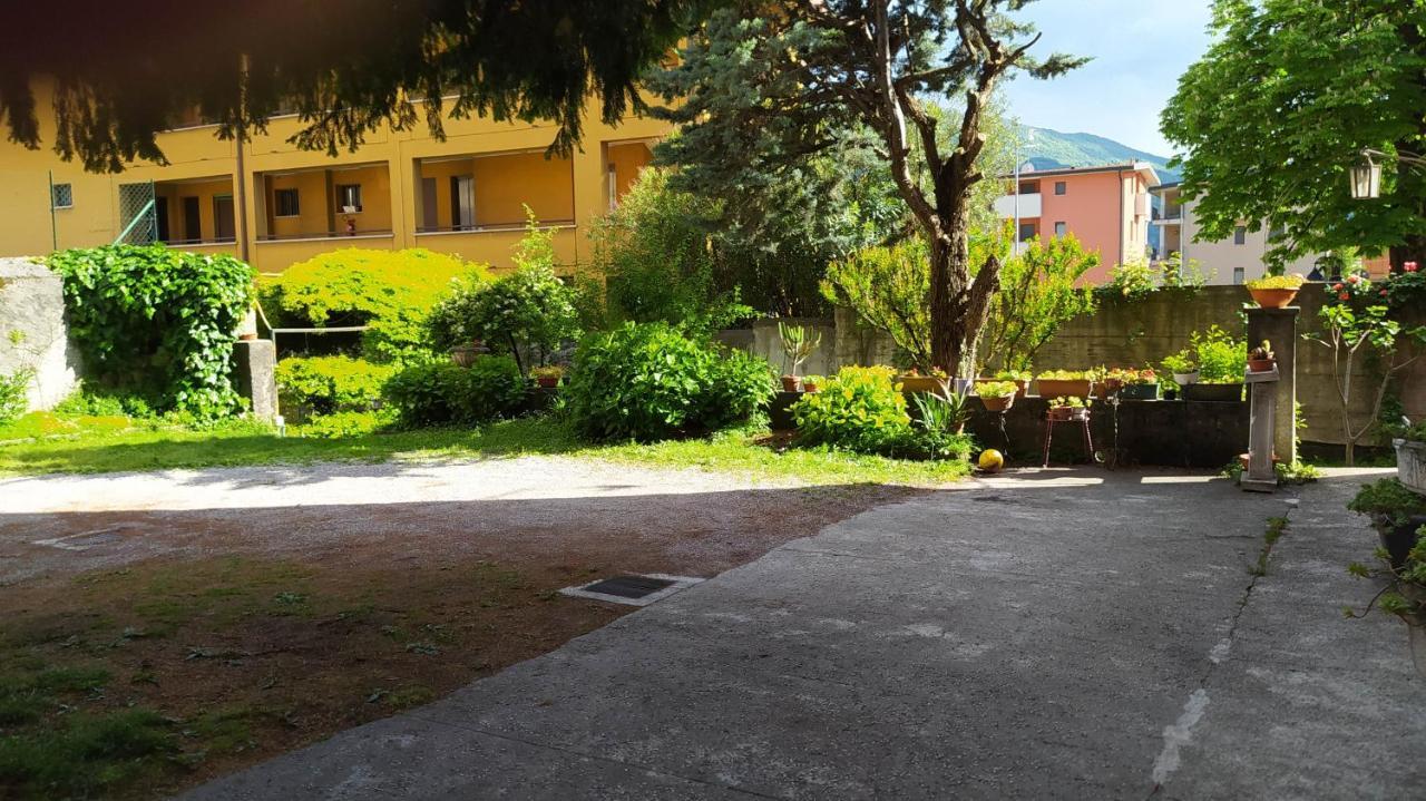 Il Giardino Dei Fiori Apartment Мандельо дел Ларио Екстериор снимка
