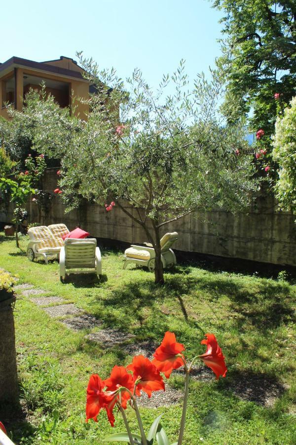 Il Giardino Dei Fiori Apartment Мандельо дел Ларио Екстериор снимка
